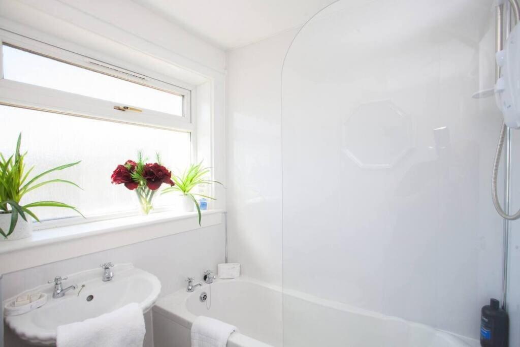 Cosy 1 Bed With Parking In City Centre Appartement Glasgow Buitenkant foto