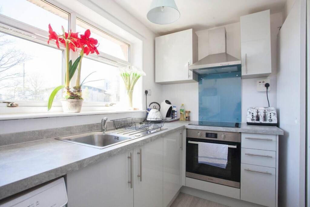 Cosy 1 Bed With Parking In City Centre Appartement Glasgow Buitenkant foto